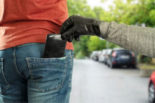 PICKPOCKETS: HOW THEY OPERATE AND WHERE TO BE CAUTIOUS?